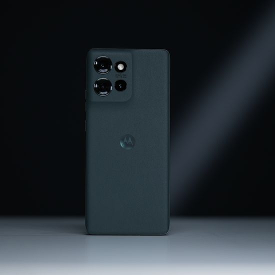 Best smartphones under 25000 with ultra-wide camera 2025