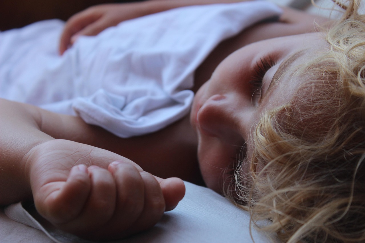 negative impact of sleep deprivation on skin and beauty