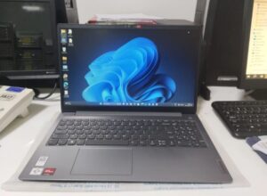 Laptop under 25000 with i3