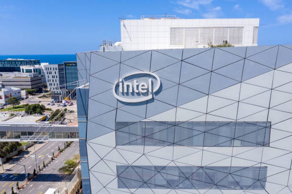 Intel plans layoffs of expert engineers