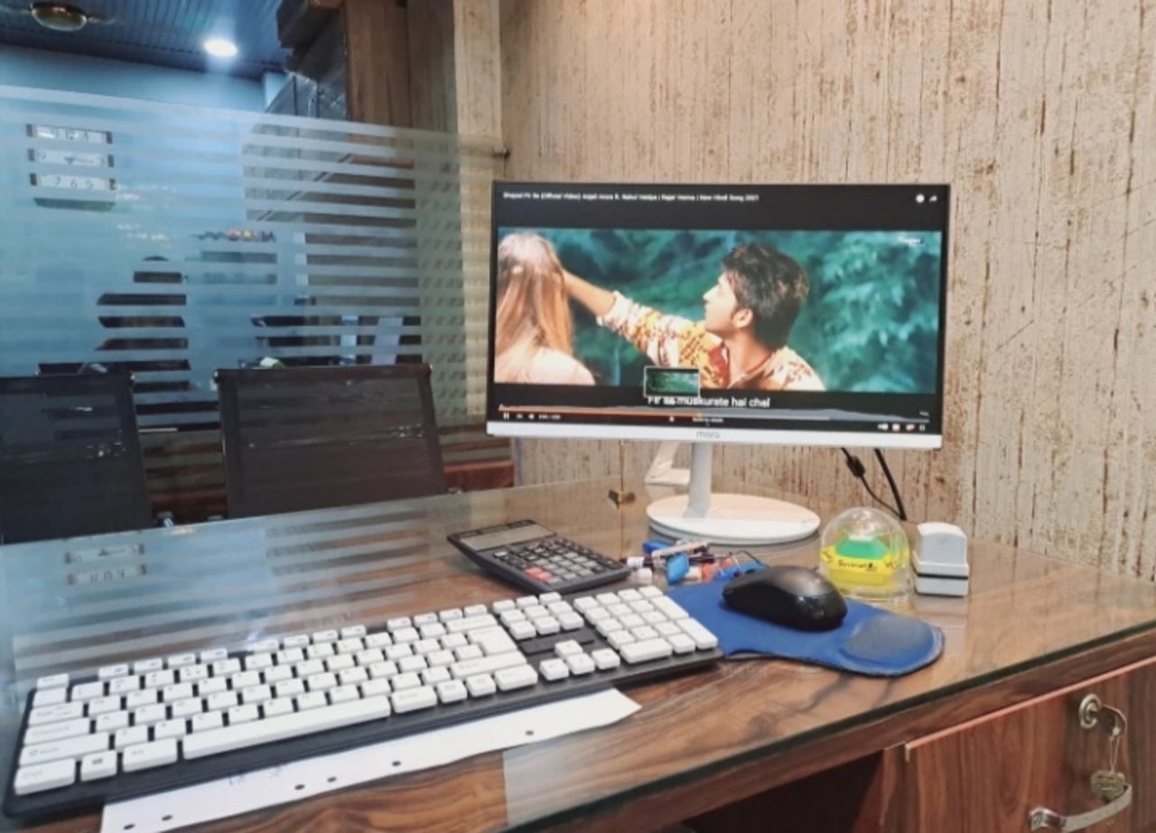 MARQ 32 inch monitor detailed review