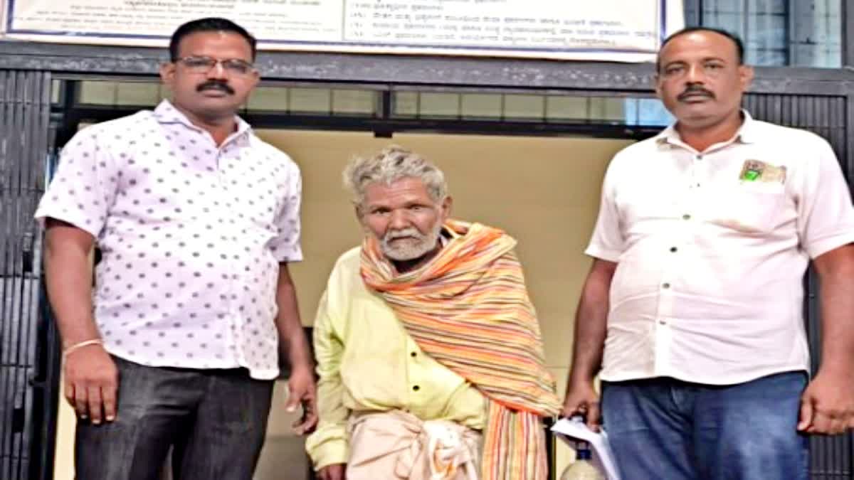 Husband hides wife’s body in sack on bus