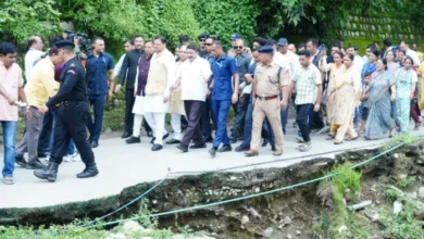 Uttarakhand- देहरादून में भारी बारिश, गाड़ियां बहीं, दीवारें ढहीं, मुख्यमंत्री ने लिया जायजा!