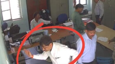 भिंड में कलेक्टर ने परीक्षा में छात्र को थप्पड़ मारा!