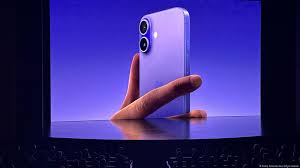 iPhone 16 10% discount with Apple Store app- A18 बायोनिक चिप, 48MP कैमरा, 6.1 इंच OLED डिस्प्ले, Apple Intelligence के साथ ।