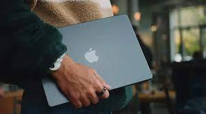Apple MacBook Air M2 battery life and charging speed