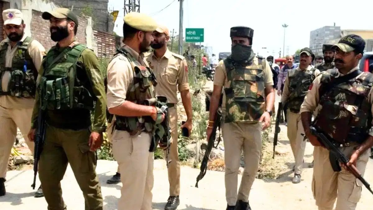 श्रीनगर में शहीद दिवस पर कड़ी सुरक्षा, नेताओं की नजरबंदी!