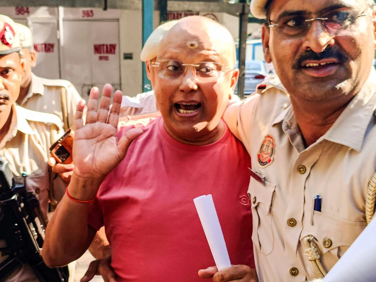Swami Chaitanyananda aides allegedly sending girl students to him