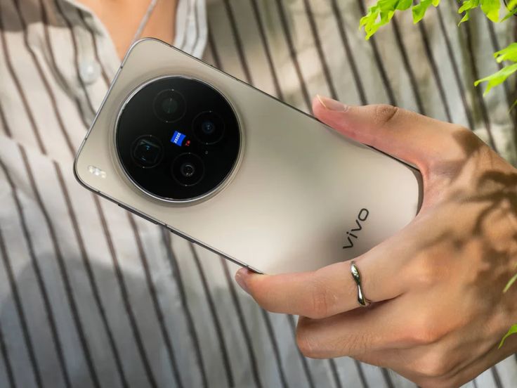 Vivo X300 Pro 200MP camera test and review updates